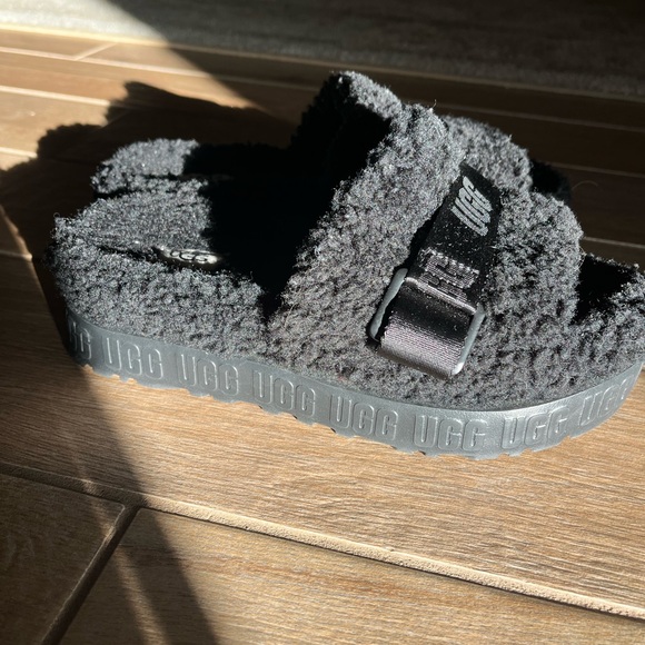 UGG Fluffita Black slides - Picture 3 of 6